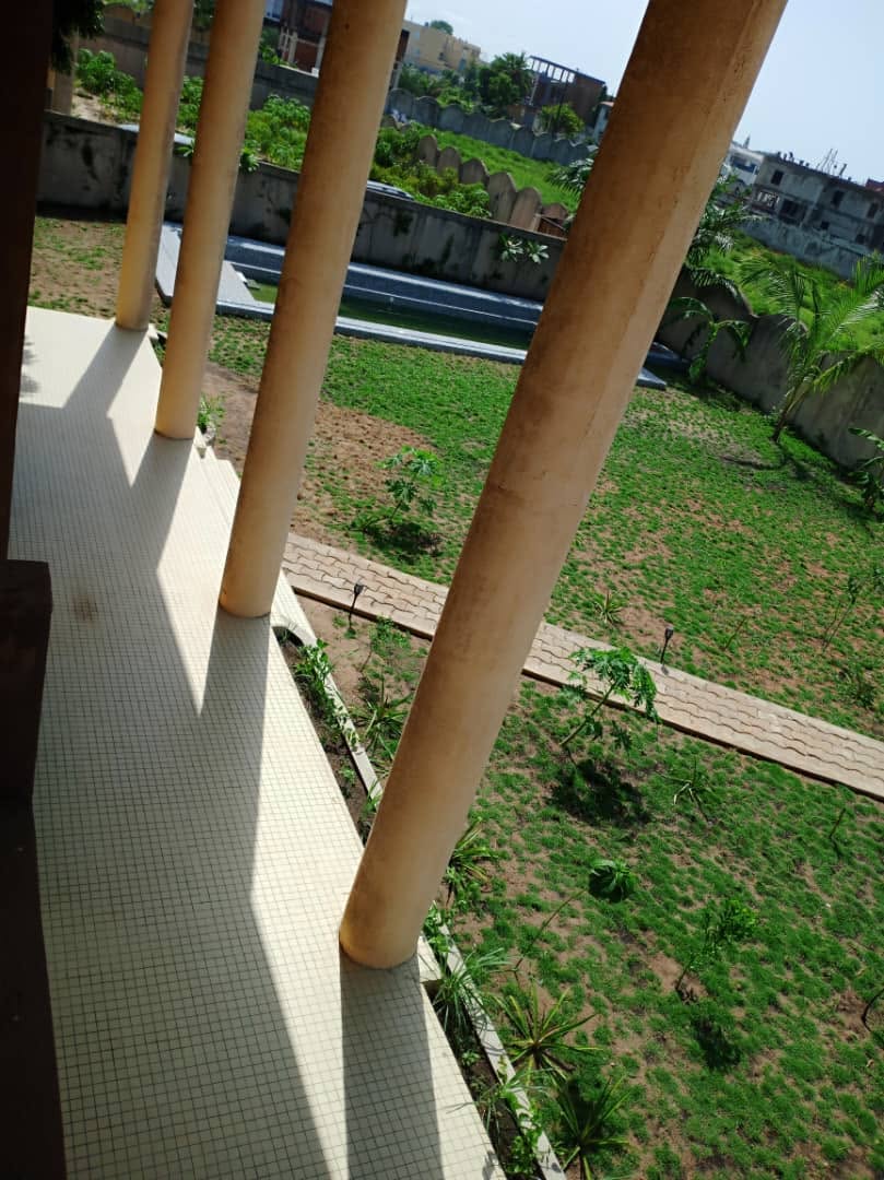 Villa de prestige avec piscine à Akpakpa CEN SAD 13