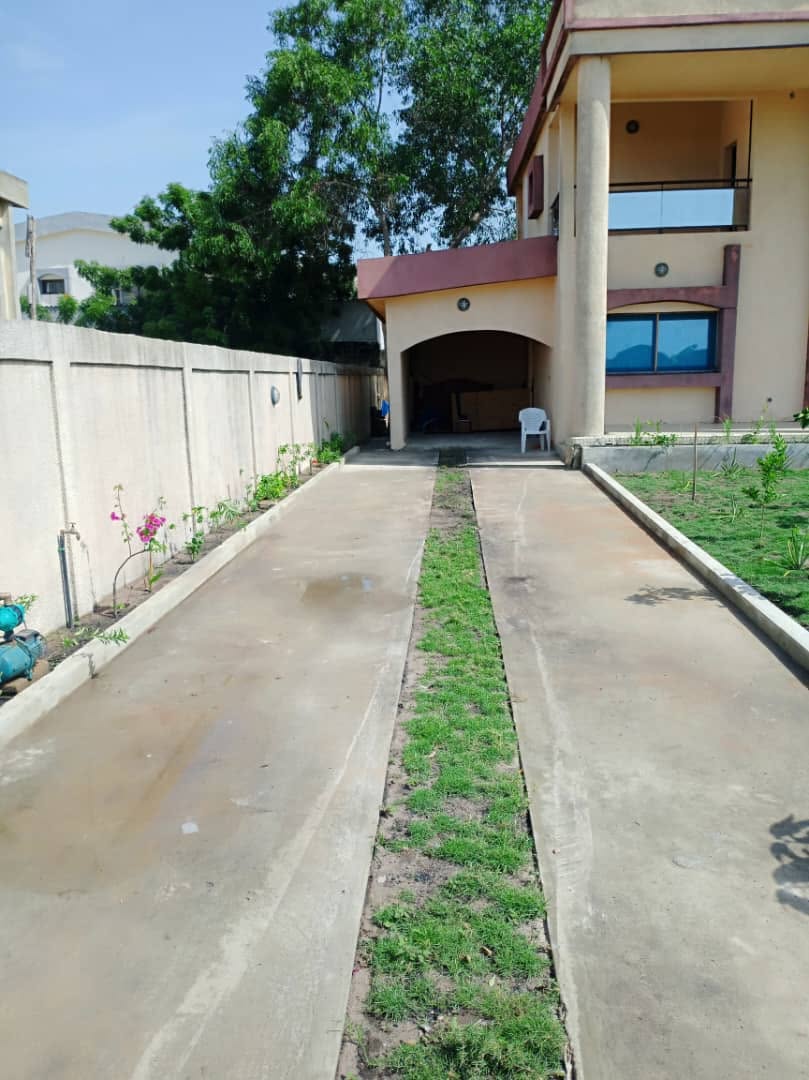 Villa de prestige avec piscine à Akpakpa CEN SAD 4
