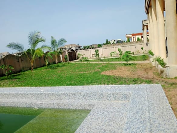 Villa de prestige avec piscine à Akpakpa CEN SAD