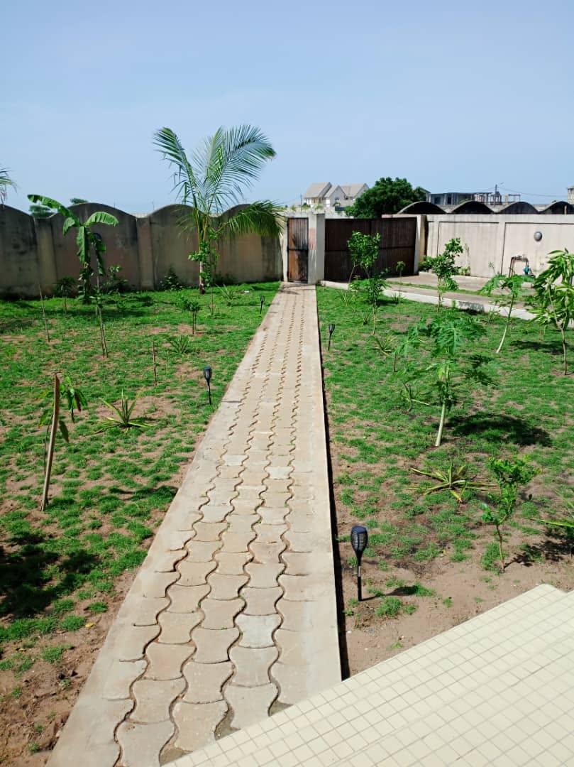 Villa de prestige avec piscine à Akpakpa CEN SAD 9