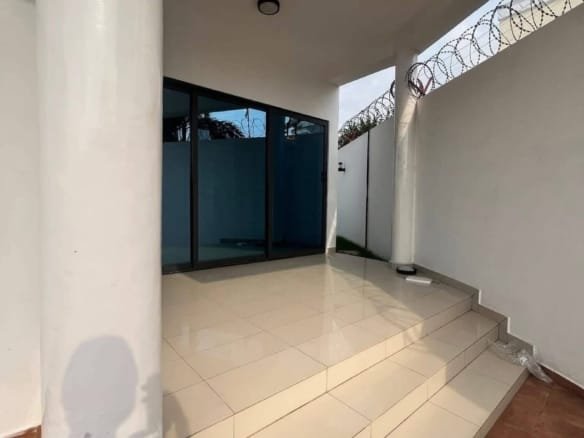 Villa duplex avec grande terrasse à Akpakpa Jack 23