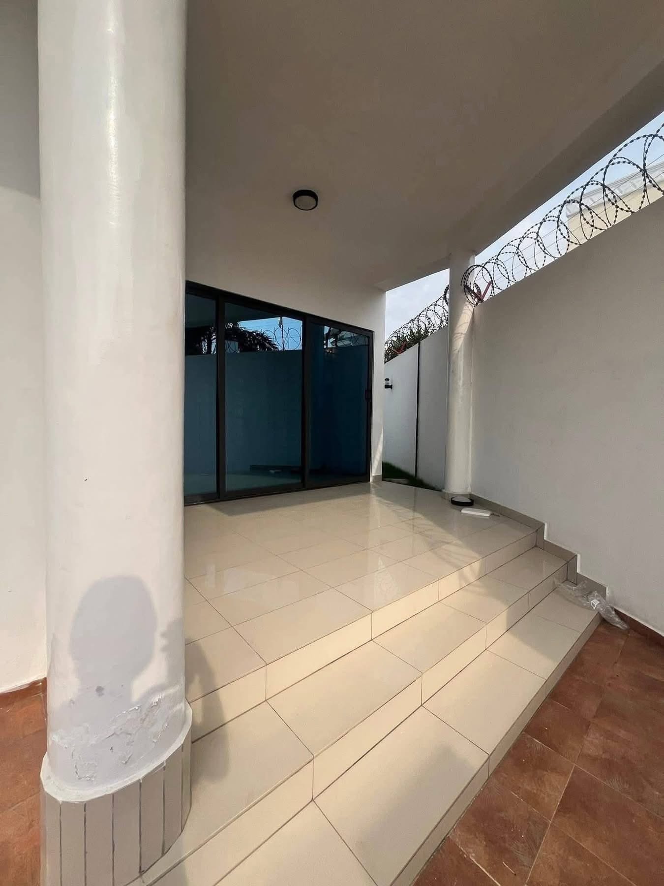 Villa duplex avec grande terrasse à Akpakpa Jack 23