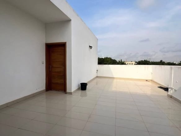 Villa duplex avec grande terrasse à Akpakpa Jack 7