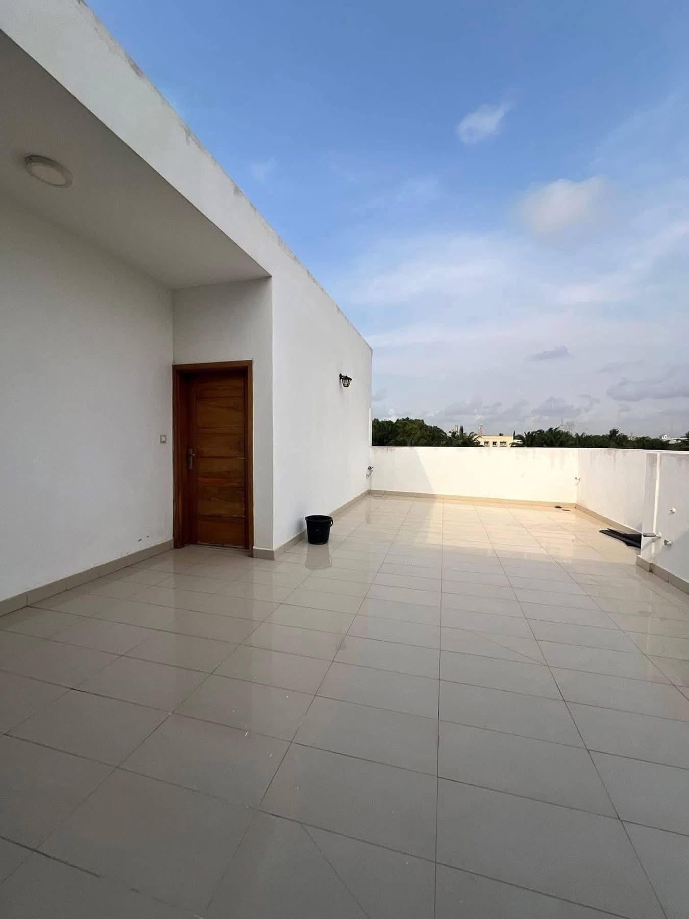 Villa duplex avec grande terrasse à Akpakpa Jack 7