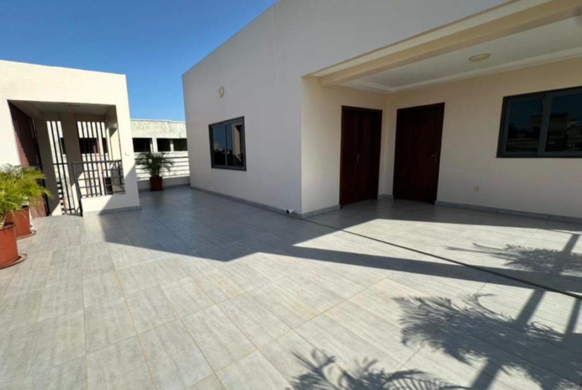 Villa duplex avec titre foncier à Agla 4