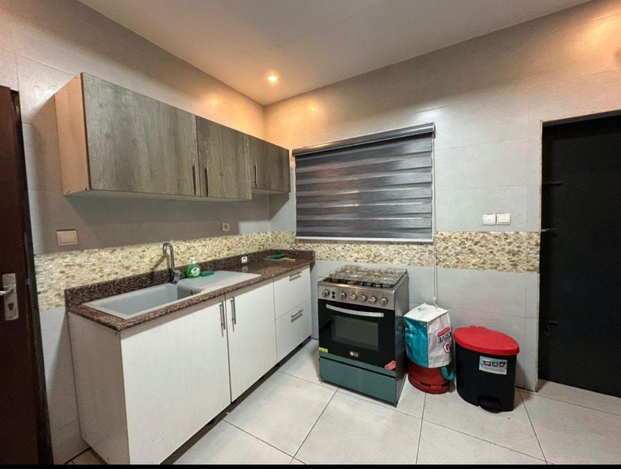 Villa duplex avec titre foncier à Agla 8 Villa duplex avec titre foncier à Agla 8