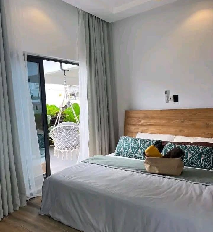 Villa meublée à louer à Fidjrossè Plage 12