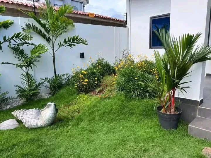 Villa meublée à louer à Fidjrossè Plage 7
