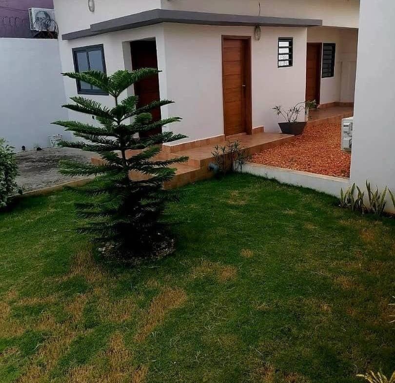 Villa meublée avec jardin à Fidjrossè Akogbato 2