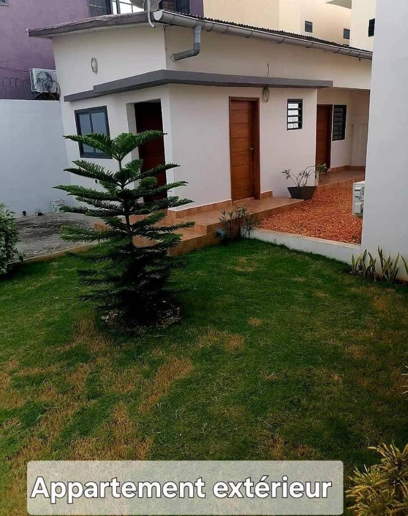 Villa meublée avec jardin à Fidjrossè Akogbato 2