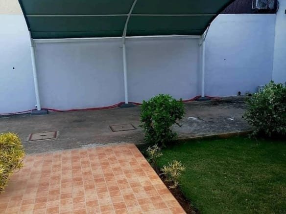 Villa meublée avec jardin à Fidjrossè Akogbato 4