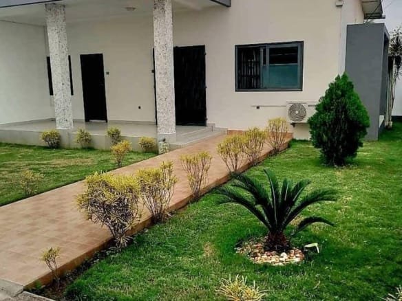 Villa meublée avec jardin à Fidjrossè Akogbato