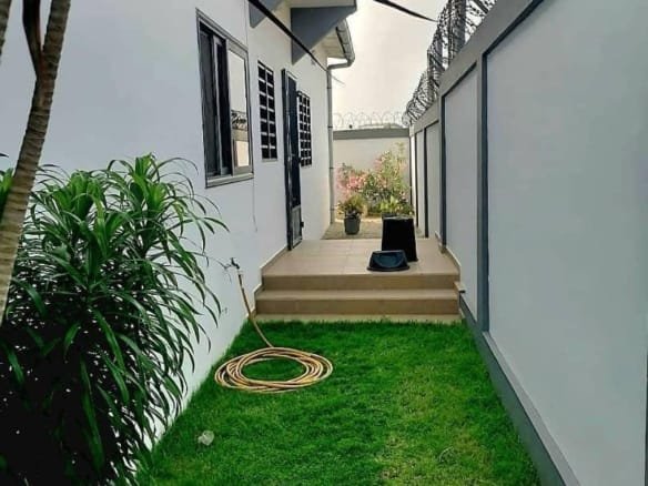 Villa meublée avec jardin à Fidjrossè Akogbato 6