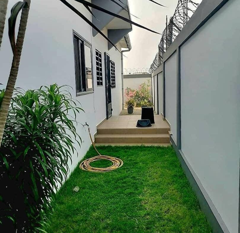 Villa meublée avec jardin à Fidjrossè Akogbato 6