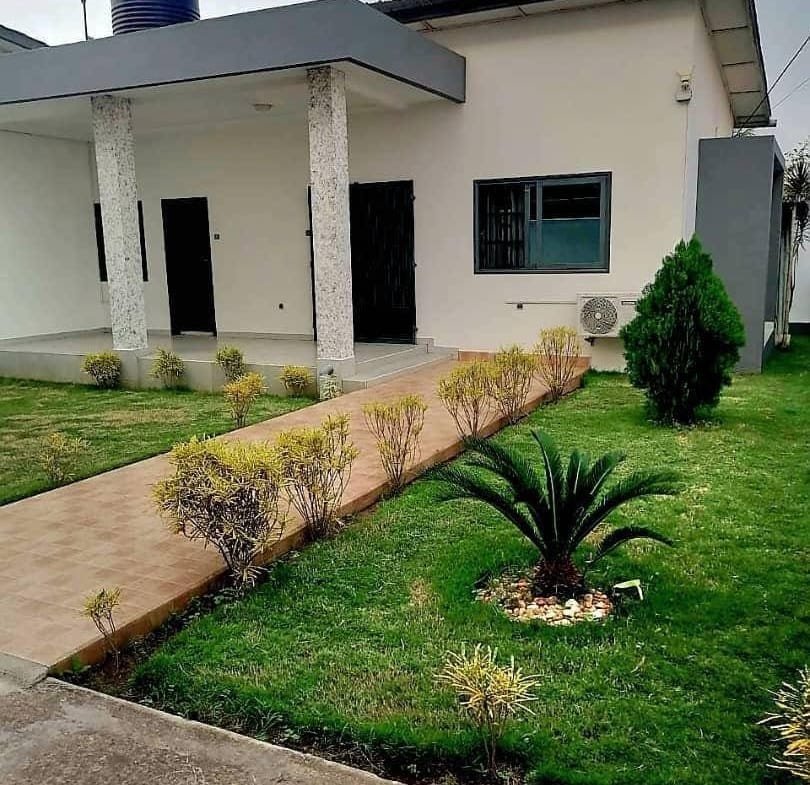Villa meublée avec jardin à Fidjrossè Akogbato
