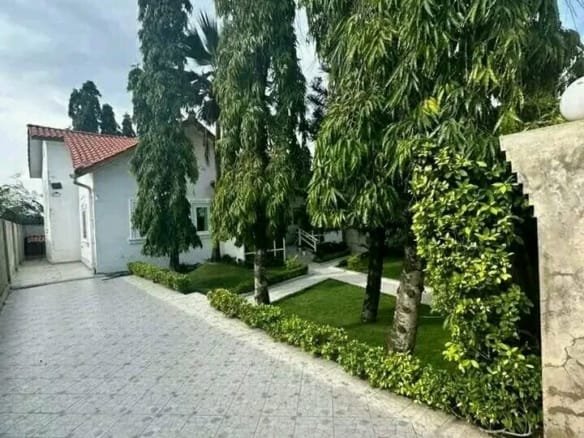 Villa meublée avec jardin à Fidjrossè Fiégnon 11