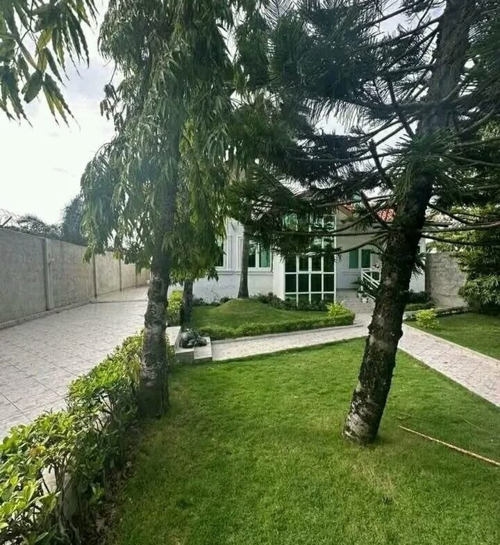 Villa meublée avec jardin à Fidjrossè Fiégnon 15