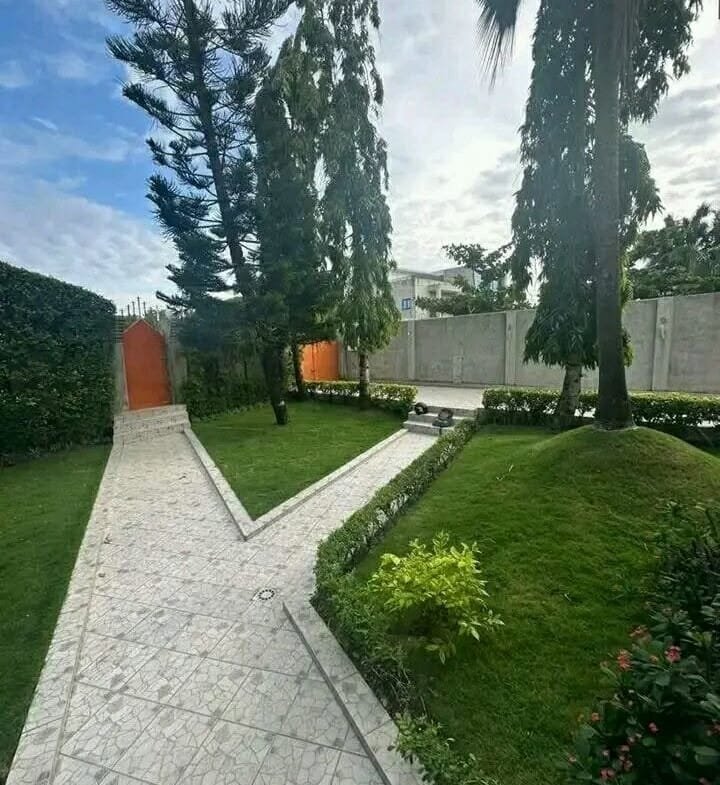 Villa meublée avec jardin à Fidjrossè Fiégnon 2