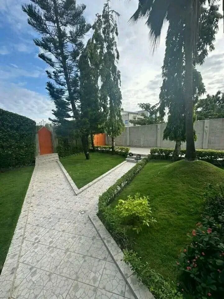 Villa meublée avec jardin à Fidjrossè Fiégnon 2