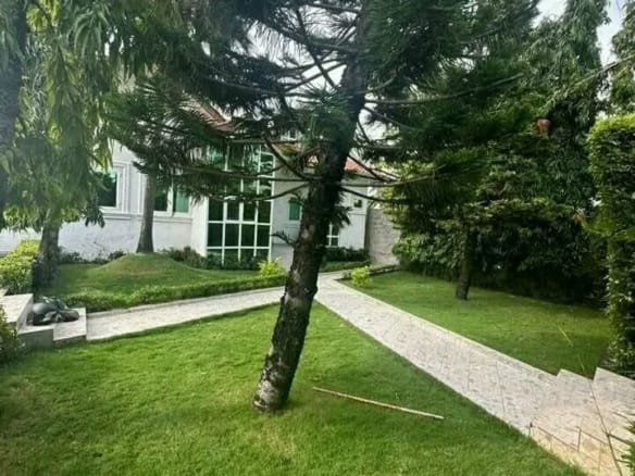 Villa meublée avec jardin à Fidjrossè Fiégnon 4