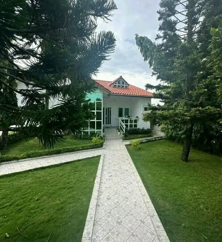 Villa meublée avec jardin à Fidjrossè Fiégnon
