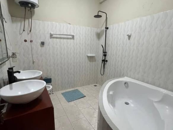 Villa meublée avec piscine à Fidjrossè Plage 18