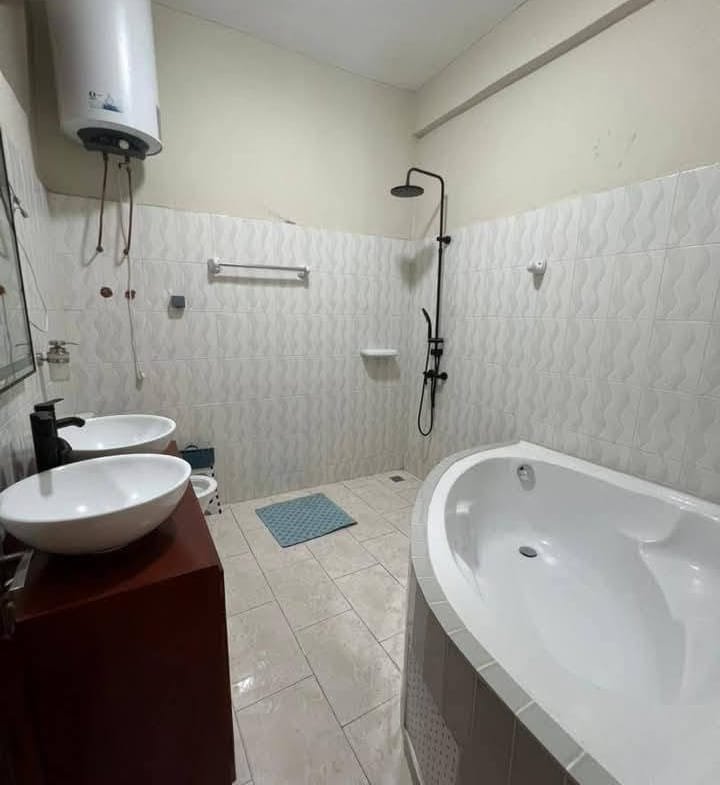 Villa meublée avec piscine à Fidjrossè Plage 18