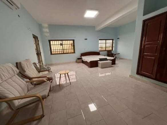 Villa meublée avec piscine à Fidjrossè Plage 5