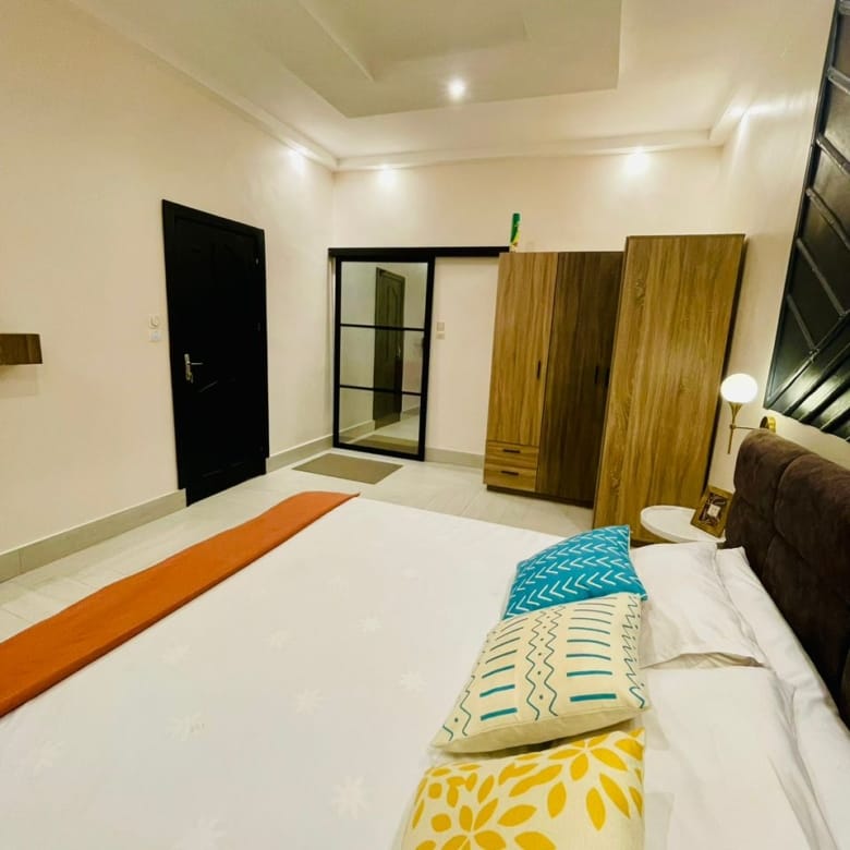 Villa meublée de 2 chambres à Fidjrossè Plage 10