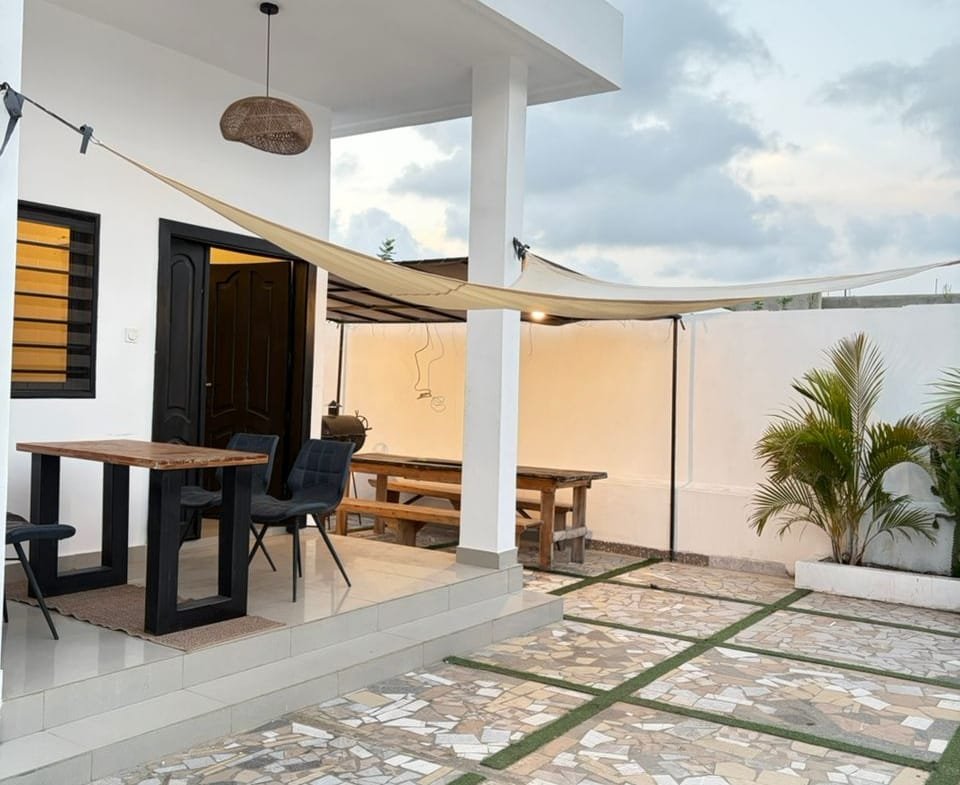 Villa meublée de 2 chambres à Fidjrossè Plage 3