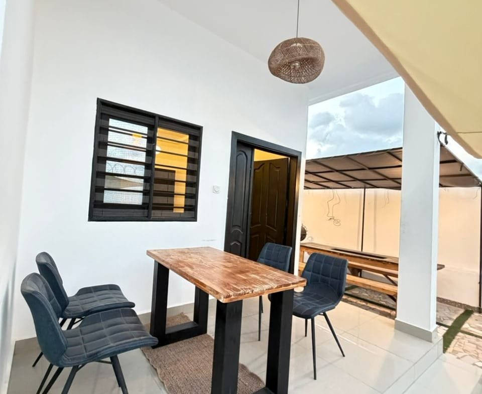 Villa meublée de 2 chambres à Fidjrossè Plage 8