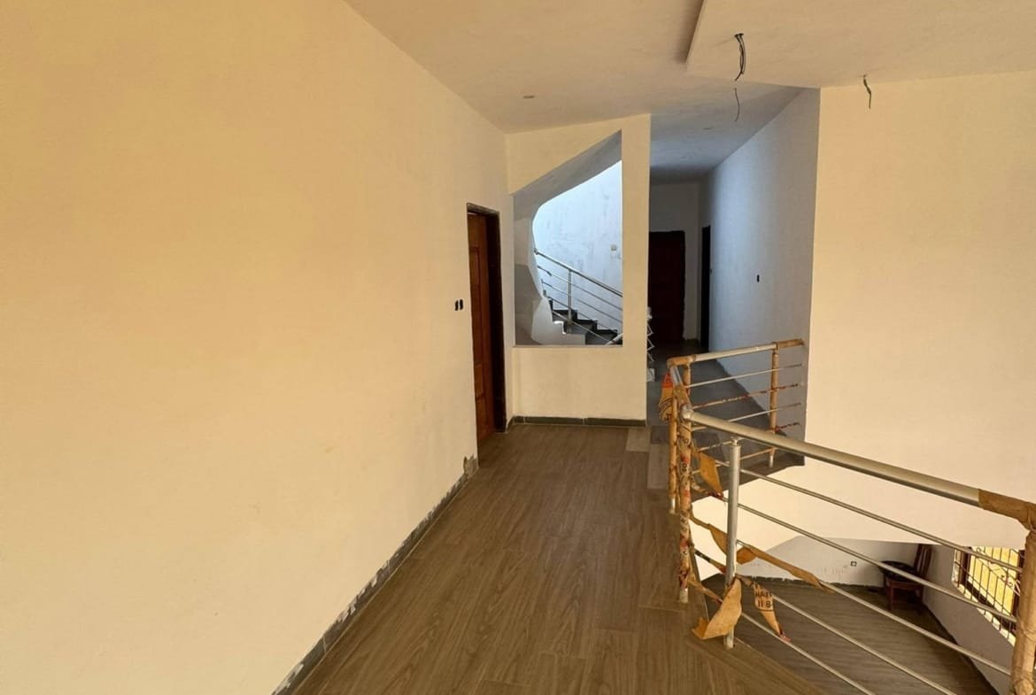 Villa moderne 4 chambres à vendre à Calavi Togba 12