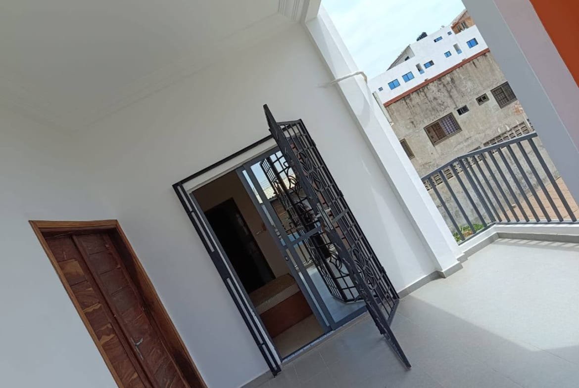 Villa moderne avec autonomie énergétique à Fidjrossè Plage 11