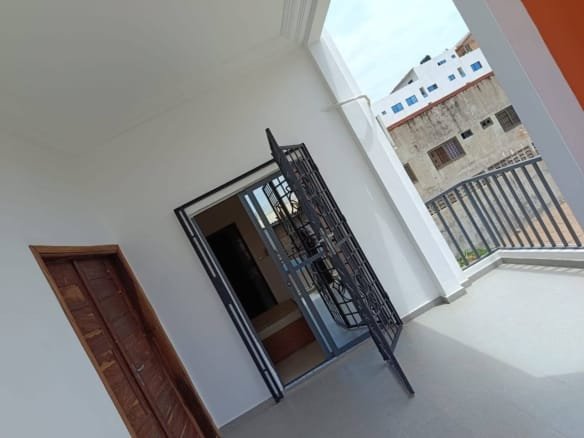 Villa moderne avec autonomie énergétique à Fidjrossè Plage 11