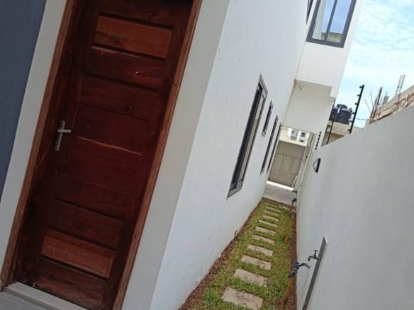 Villa moderne avec autonomie énergétique à Fidjrossè Plage 20