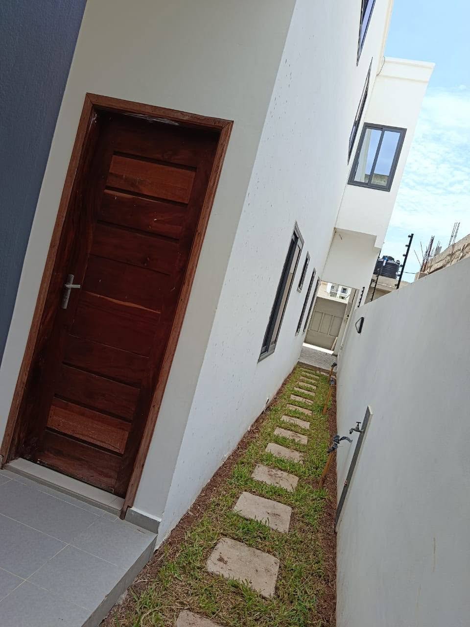 Villa moderne avec autonomie énergétique à Fidjrossè Plage 20