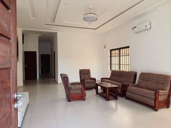Villa moderne avec autonomie énergétique à Fidjrossè Plage 3