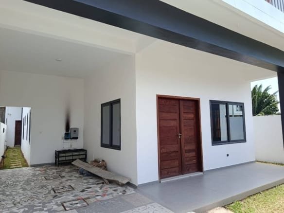 Villa moderne avec autonomie énergétique à Fidjrossè Plage