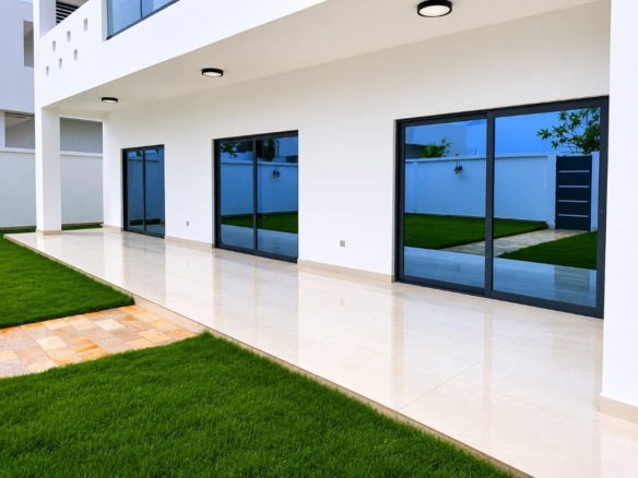 Villa neuve avec jardin à Akpakpa CNSAD