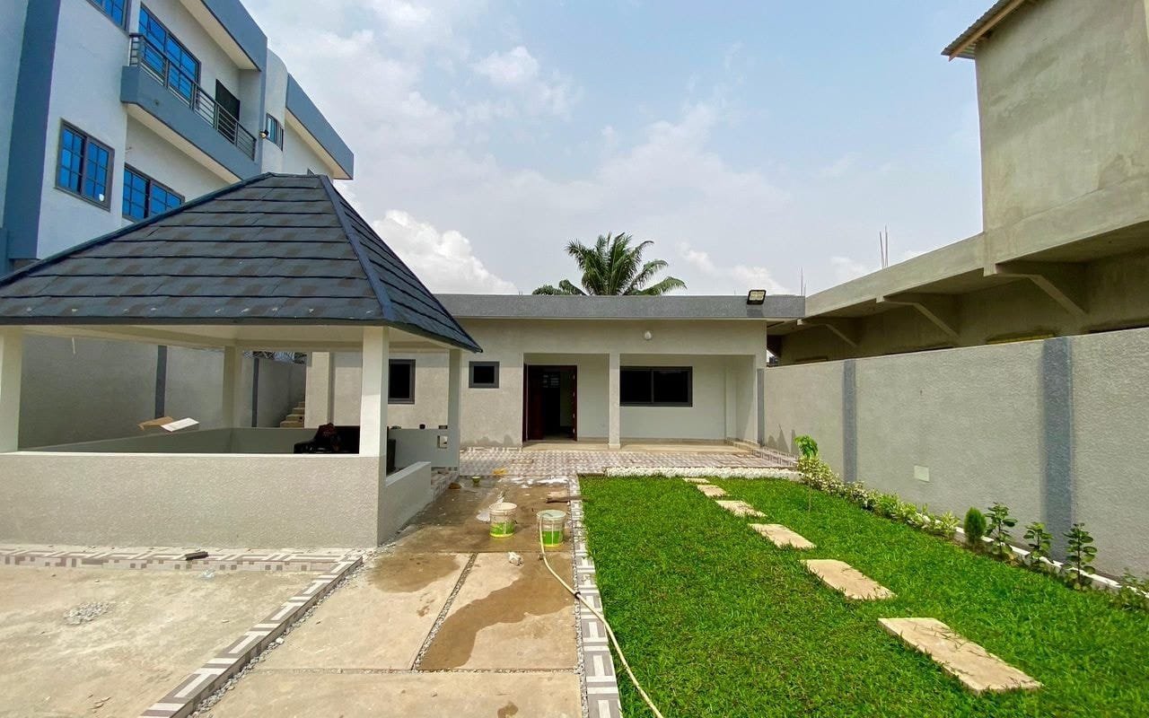 Villa neuve avec titre foncier à Calavi Agori Villa neuve avec titre foncier à Calavi Agori