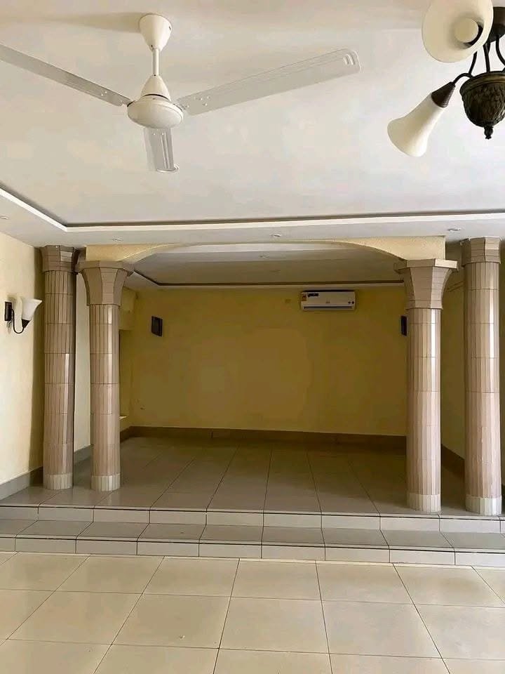 Villa triplex avec piscine et vue sur mer à Cotonou 11