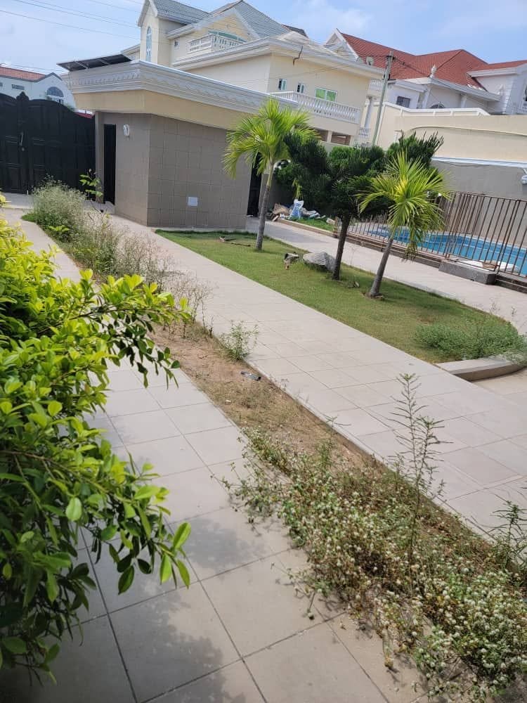 Villa triplex avec piscine et vue sur mer à Cotonou 2