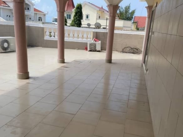 Villa triplex avec piscine et vue sur mer à Cotonou 3