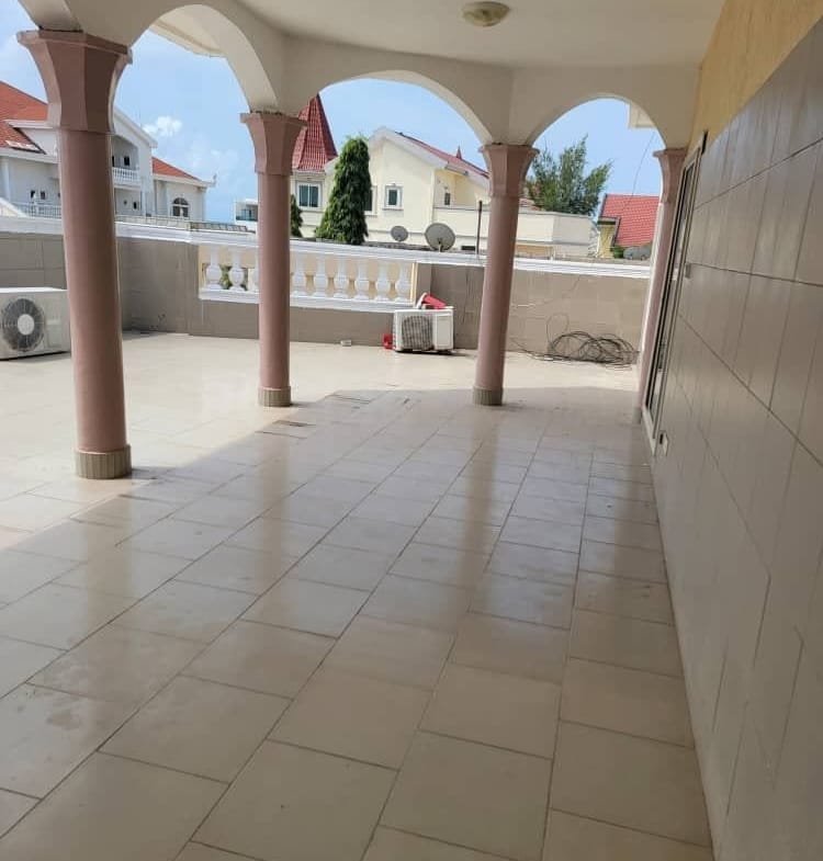 Villa triplex avec piscine et vue sur mer à Cotonou 3