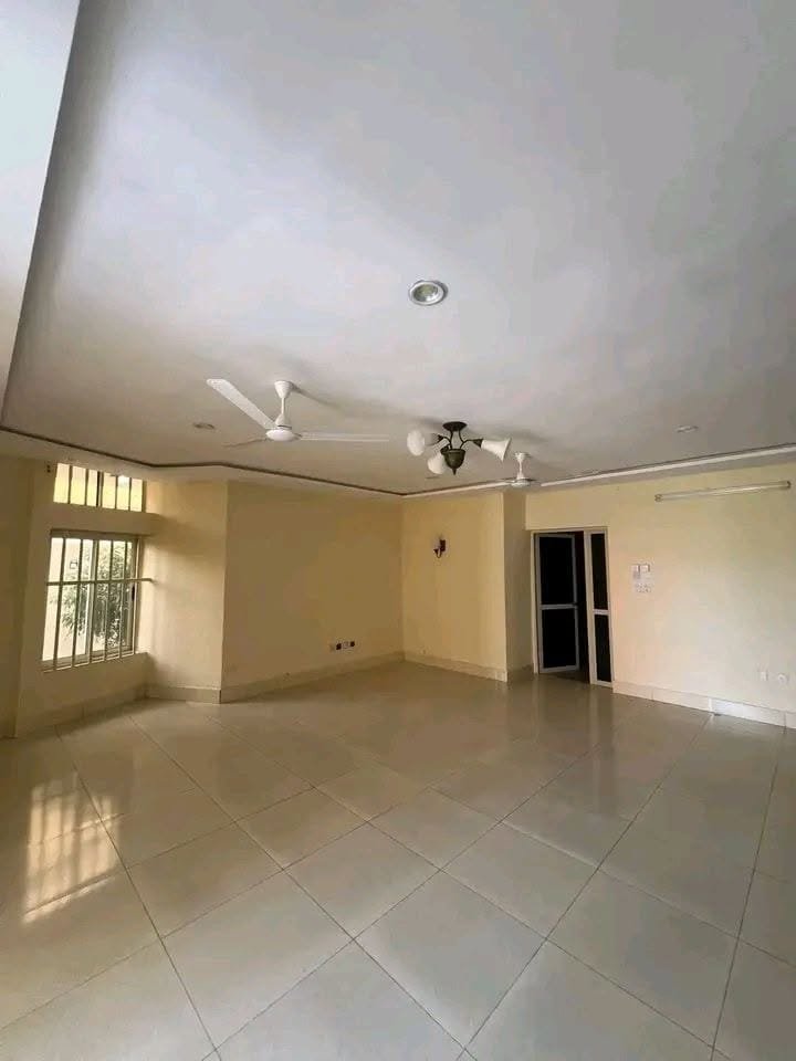 Villa triplex avec piscine et vue sur mer à Cotonou 4