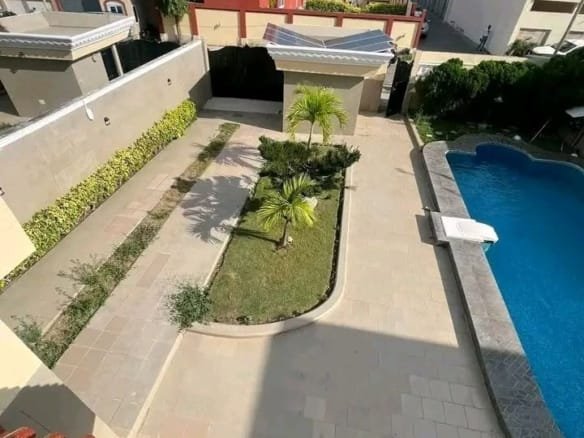 Villa triplex avec piscine et vue sur mer à Cotonou