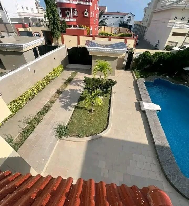 Villa triplex avec piscine et vue sur mer à Cotonou