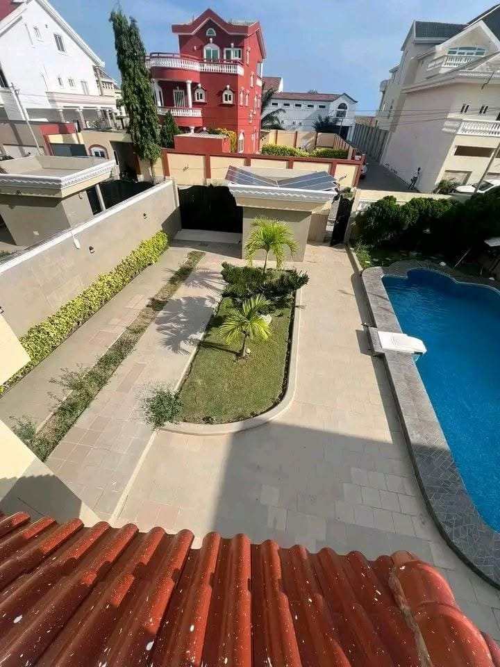 Villa triplex avec piscine et vue sur mer à Cotonou