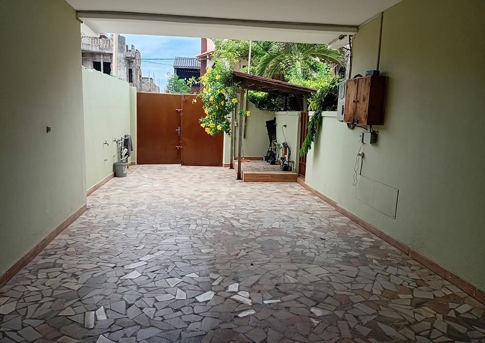 Villa vue mer à vendre à Akpakpa 6