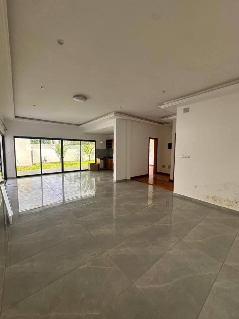 Appartement 2 chambres avec jardin privé à Fidjrossè Plage 10